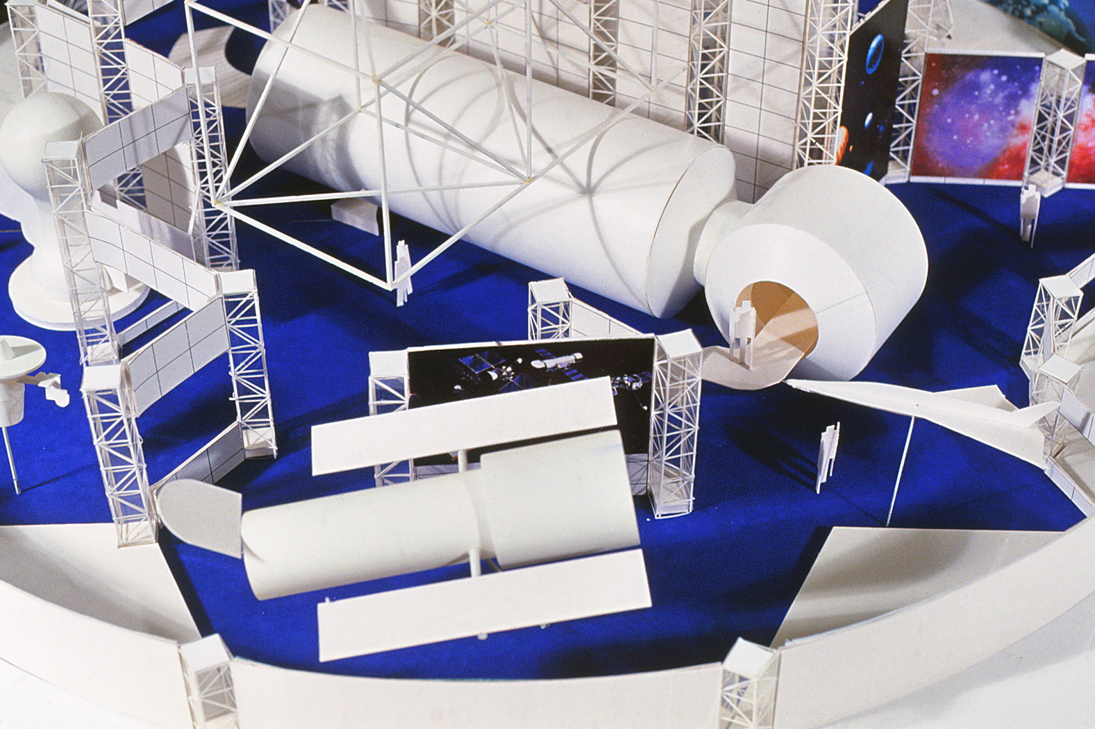 Model view of the exhibit, featuring the Hubble Space Telescope.